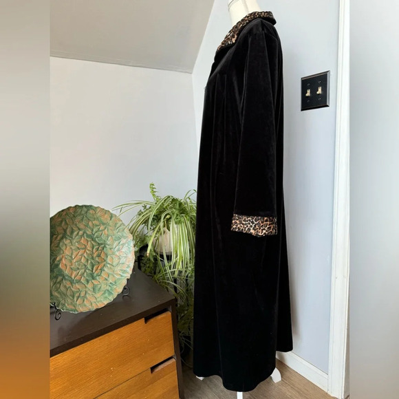 Vintage Velvet Kaftan 1/2 Zip Robe w/ Quilted Leopard Collar & Cuffs‎ size Large - Picture 2 of 8